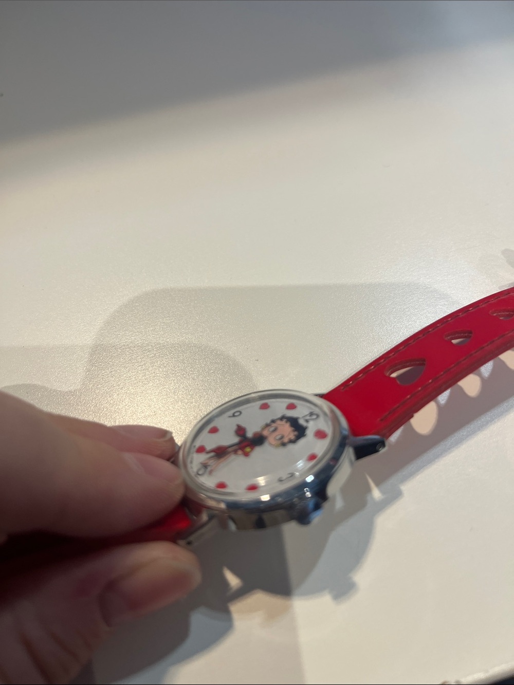 Betty Boop Red Heart Cutout Strap Watch - Picture 5 of 5